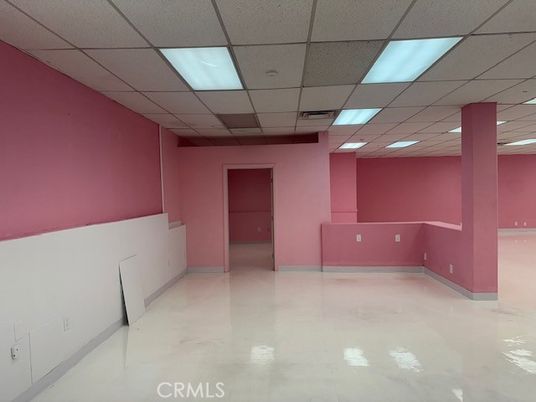 Empty room, Interior