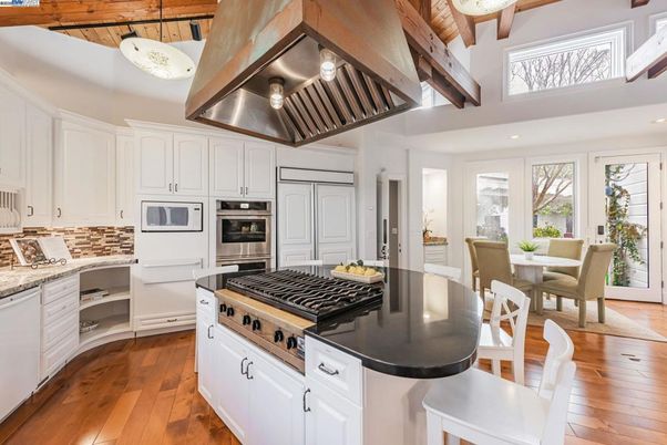 Dining room, Interior, Kitchen, Recessed Lighting, Stainless Steel Appliances, Wooden Beams, Wooden Ceilings, Wood Texture Flooring