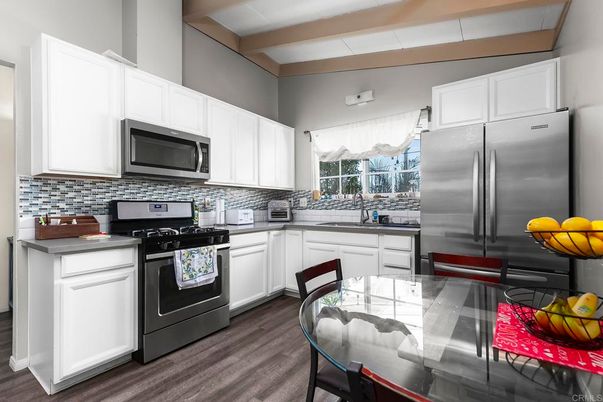 Dining room, Interior, Kitchen, Stainless Steel Appliances, Wood Texture Flooring