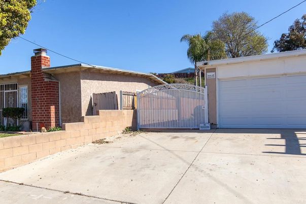 Detached Garage, Exterior
