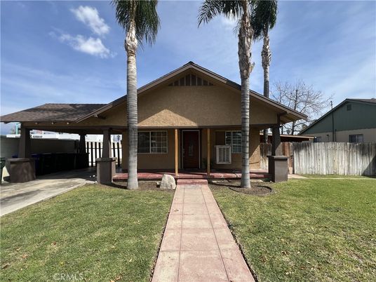 Exterior, Facade, Ranch