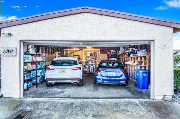 Exterior, Garage