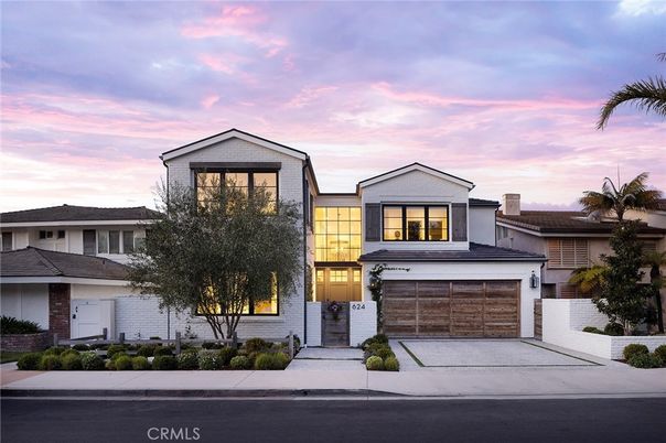 Attached, Exterior, Facade, Modern