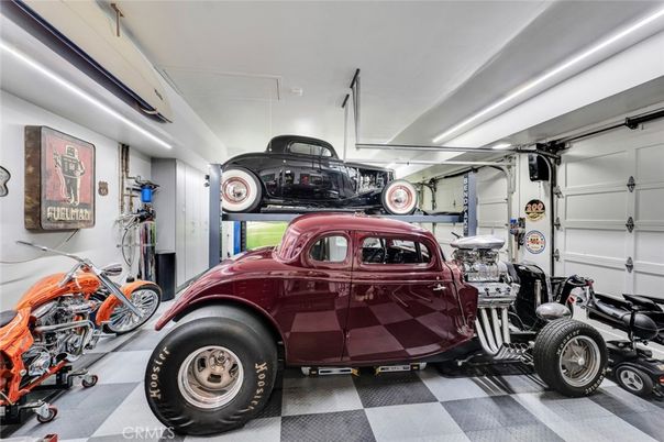 Garage, Interior