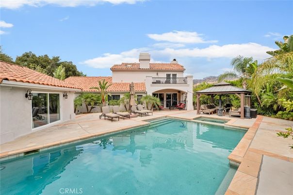 Exterior, Pool