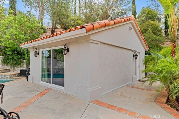 Detached Garage, Exterior