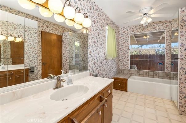 Interior, Kitchen, Pendant Lights, Tile Countertops