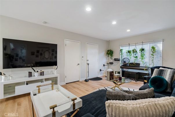 Interior, Living room, Piano, Recessed Lighting, Wood Texture Flooring