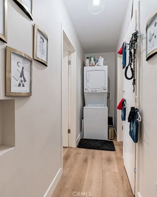 Interior, Utility Closets, Washer, Wood Texture Flooring