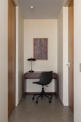 Home Office, Interior