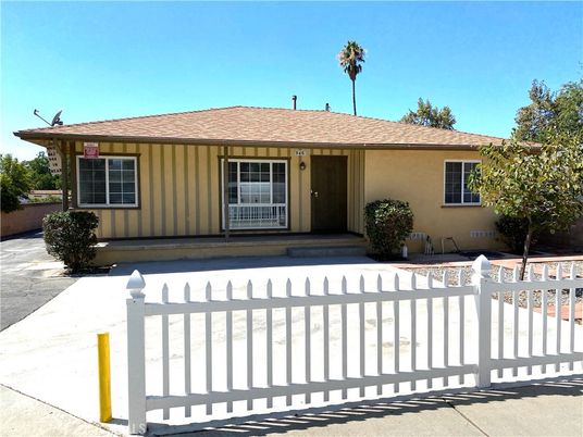 Exterior, Facade, Ranch