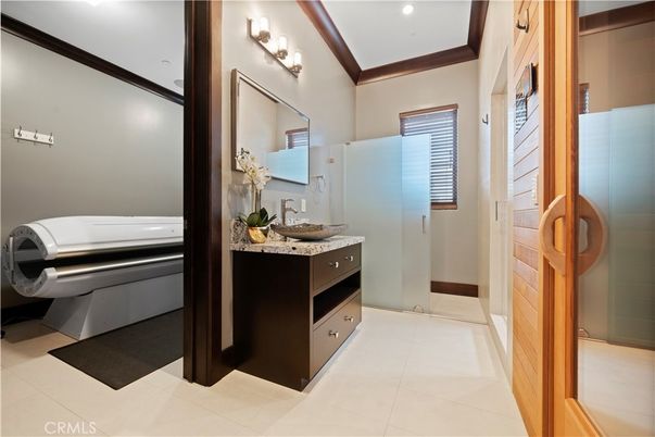 Bathroom, Interior, Recessed Lighting