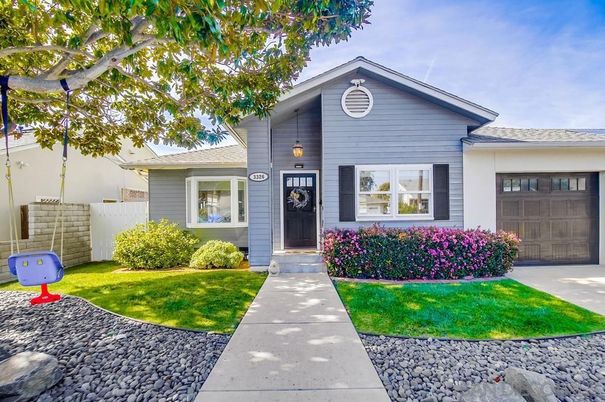 Attached, Exterior, Facade, Ranch