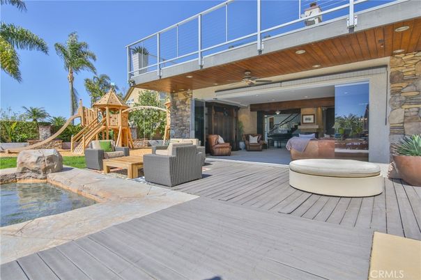 Exterior, Playground, Pool