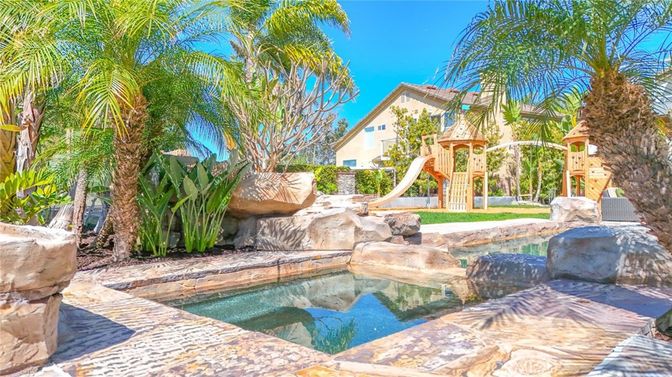Exterior, Playground, Pool