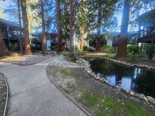 Exterior, Lake