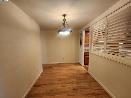 Interior, Pendant Lights, Wood Texture Flooring