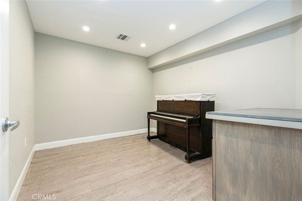 Interior, Piano, Recessed Lighting, Wood Texture Flooring