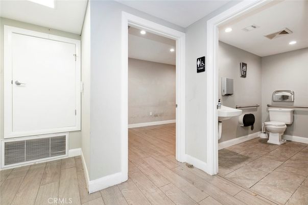 Bathroom, Interior, Recessed Lighting, Wood Texture Flooring