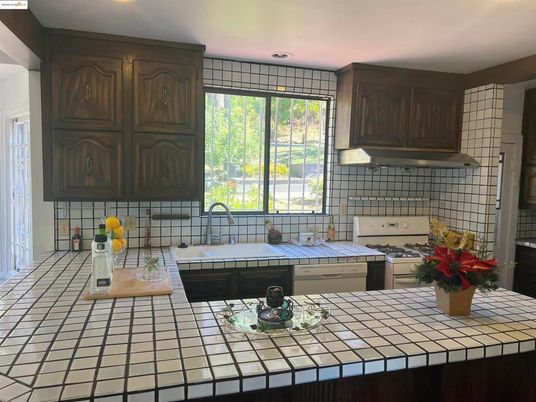Interior, Kitchen, Recessed Lighting, Tile Countertops