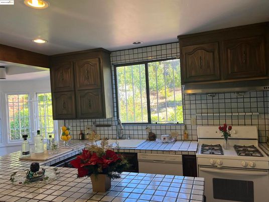 Interior, Kitchen, Recessed Lighting, Tile Countertops