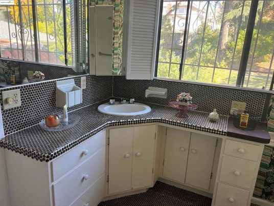 Bathroom, Interior, Tile Countertops