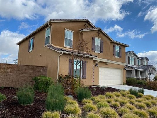 Attached, Exterior, Facade, Mediterranean