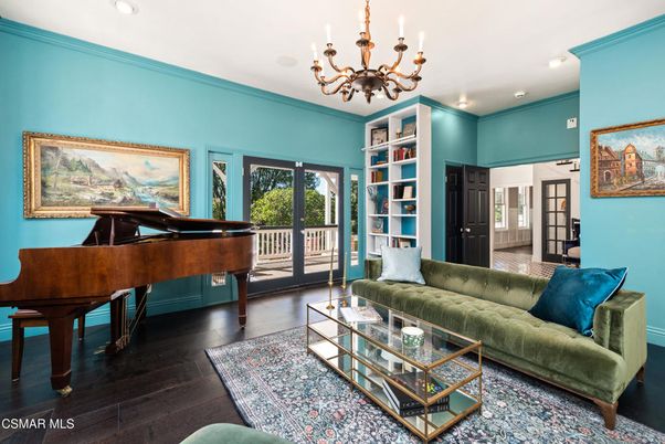 Chandelier, Interior, Living room, Piano, Recessed Lighting, Wood Texture Flooring