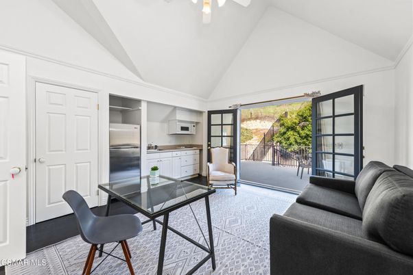 Interior, Kitchen, Living room, Stainless Steel Appliances
