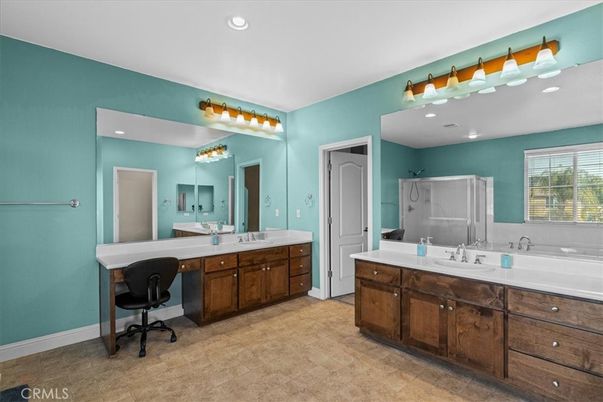 Bathroom, Dual Sink Vanities, Interior, Recessed Lighting