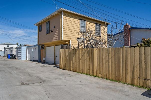 Detached Garage, Exterior