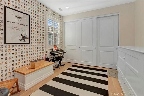 Interior, Piano, Recessed Lighting, Wood Texture Flooring