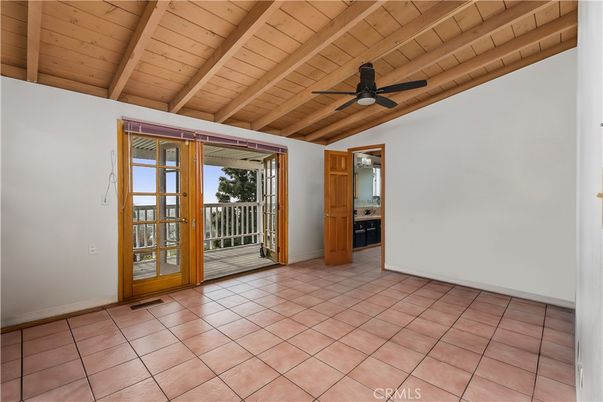 Empty room, Interior, Wooden Beams, Wooden Ceilings