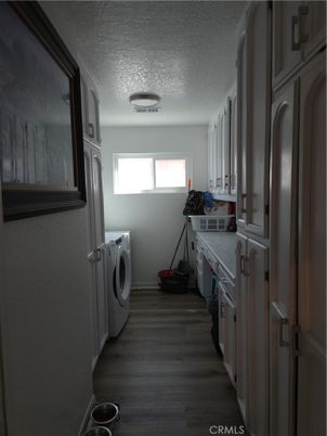 Interior, Washer, Wood Texture Flooring