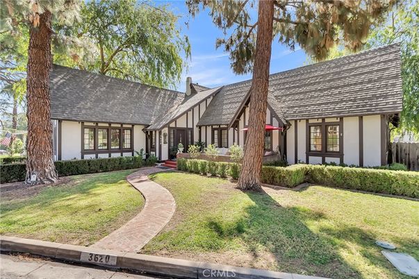Exterior, Facade, Ranch
