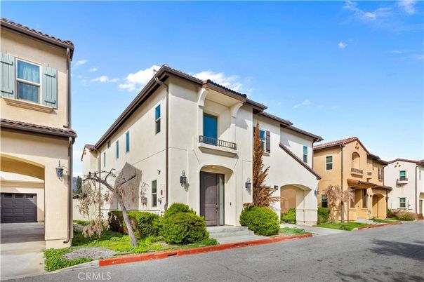 Attached, Exterior, Facade, Mediterranean