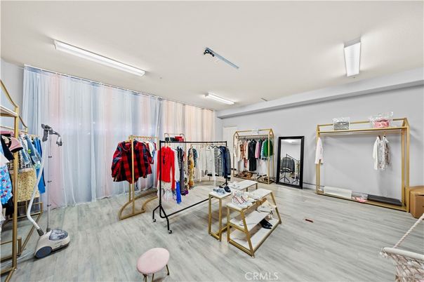 Interior, Walk-in Closets, Wood Texture Flooring