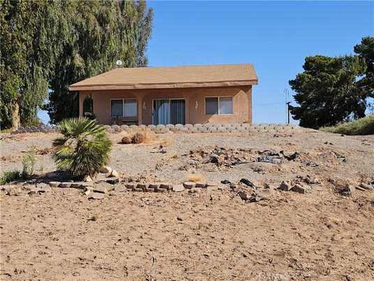 Backyard, Exterior, Facade, Ranch