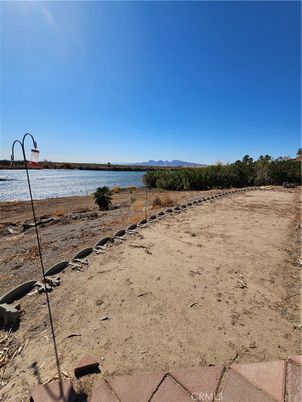 Exterior, Lake