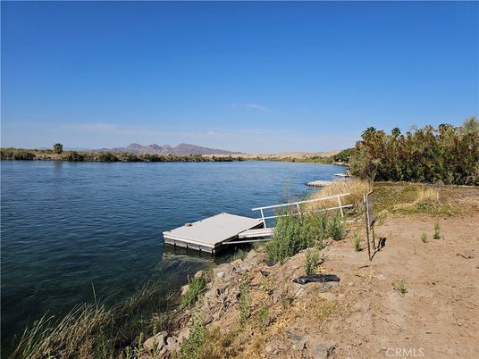 Exterior, Lake