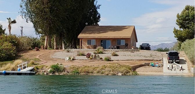 Exterior, Lake