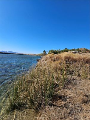 Exterior, Lake