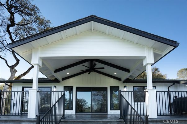 Exterior, Facade, None