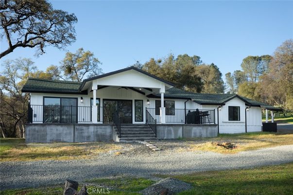 Backyard, Exterior, Facade, Ranch