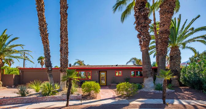 Exterior, Facade, Ranch