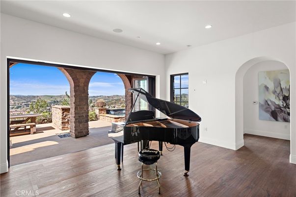 Interior, Piano, Recessed Lighting, Wood Texture Flooring