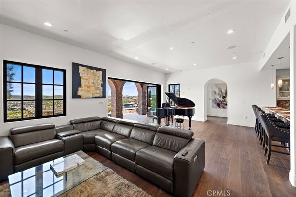 Interior, Living room, Pendant Lights, Piano, Recessed Lighting, Wood Texture Flooring