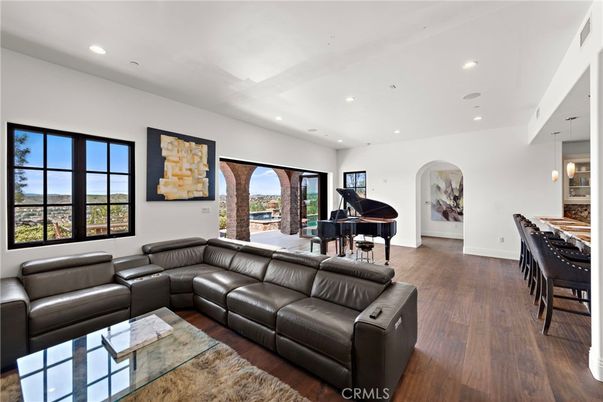 Interior, Living room, Pendant Lights, Piano, Recessed Lighting, Wood Texture Flooring