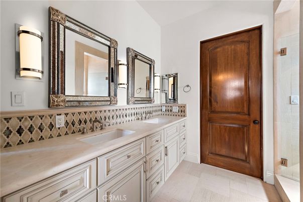 Bathroom, Dual Sink Vanities, Interior