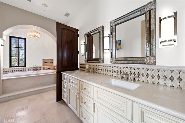 Bathroom, Dual Sink Vanities, Interior, Recessed Lighting